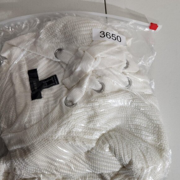 Forever 21 Sweater Womens Medium White Knit Long Sleeve Pullover Grommet Y2K - Picture 10 of 10